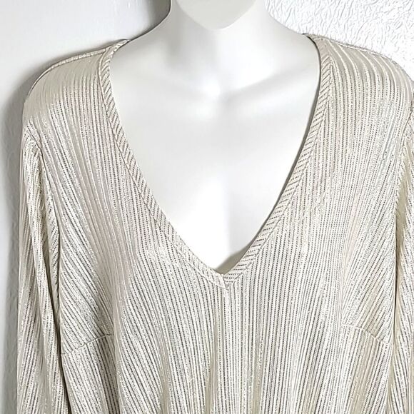 Lane Bryant White & Silver Metallic Top, Peplum Waist, Longsleeves, Size 22/24 - Picture 2 of 8
